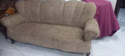 Chinoti sofa set.