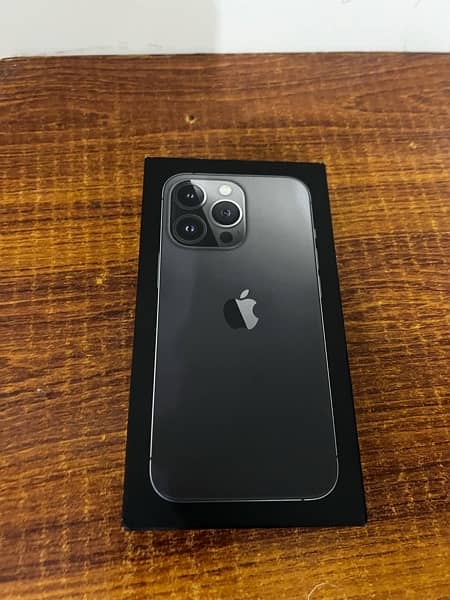 iphone 13 pro 10/10 with box factory unlocked 5