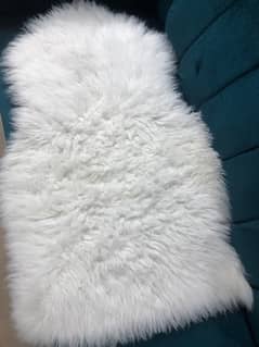 faux sheepskin rug ivory white sheep   foot rug 36/23 inch/width.