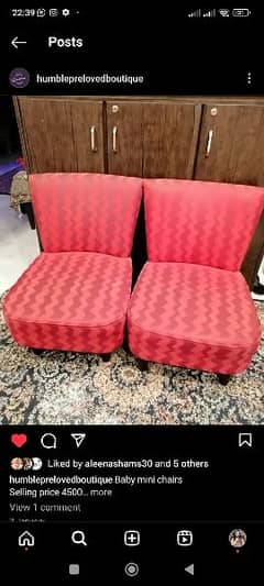 2 mini sofa chairs