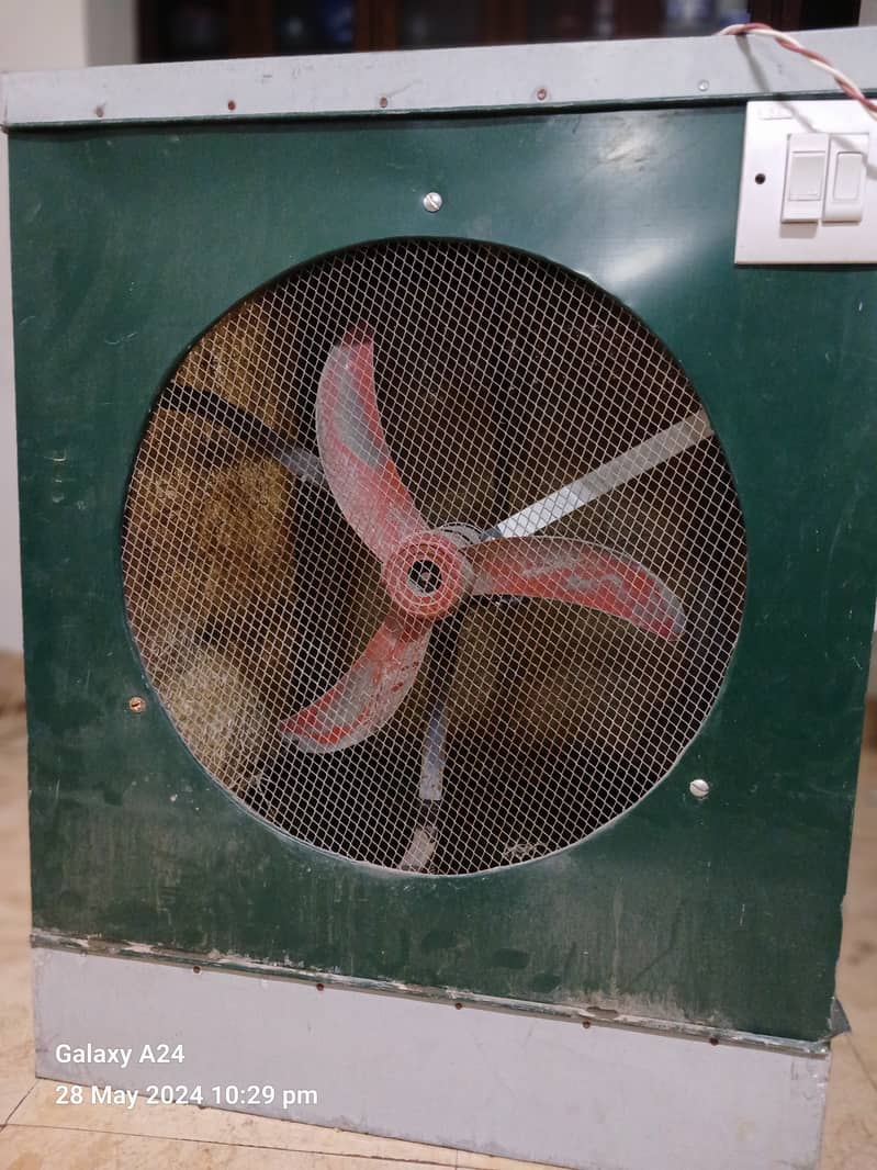 1 season used 12 volt Air cooler for sale 9000 only 2
