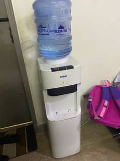 dispenser water