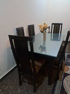 Dining table brand new condition 6 chairs