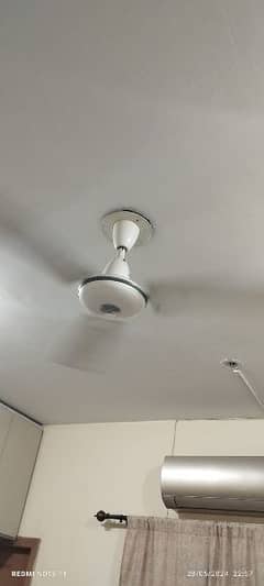 03 Ceiling fans in good condition