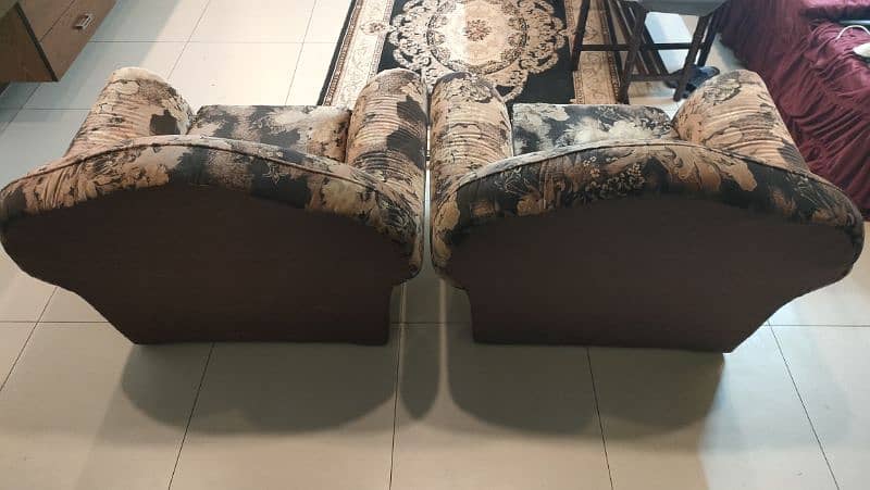 2 single seater sofas in mint condition 2