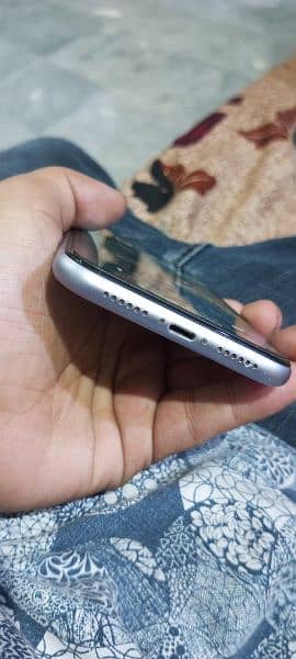 iphone 11 64 gb non pta just panal changed but acha ha 6