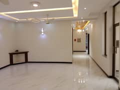 1Kanal Out Class Full House Available for Rent in DHA phase 1