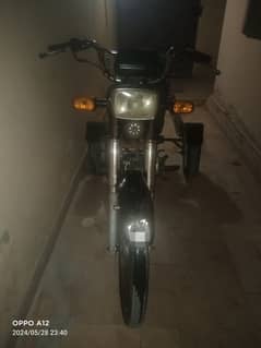 Honda 70 CC with 2 wheel support (newly installed)