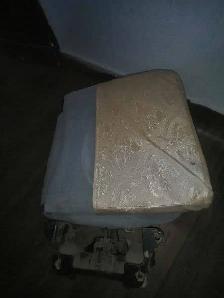 toyota hiace folding seat only 1 piece. 1