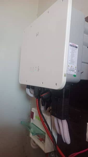 GOODWE HYBRID 10KW INVERTER MODEL GW10K ES C10 single phase 3