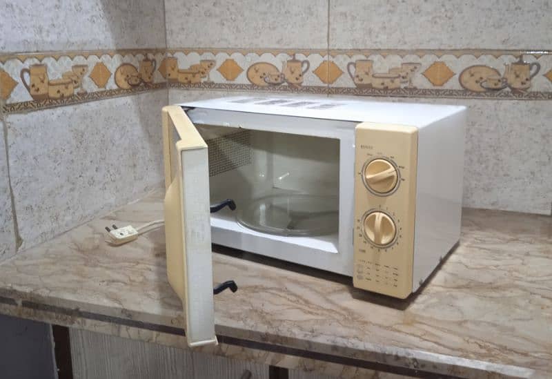 MICROWAVE IN GOOD CONDITION 0