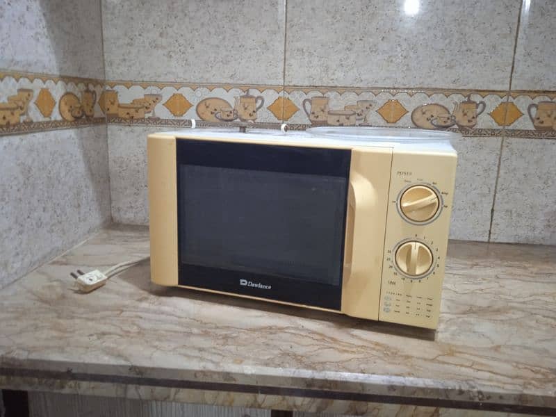 MICROWAVE IN GOOD CONDITION 2