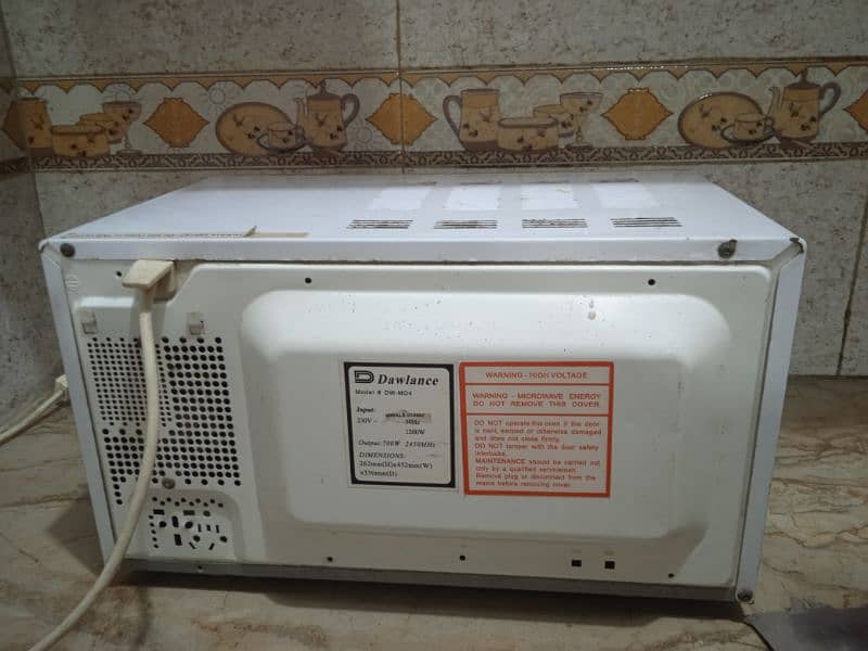 MICROWAVE IN GOOD CONDITION 3