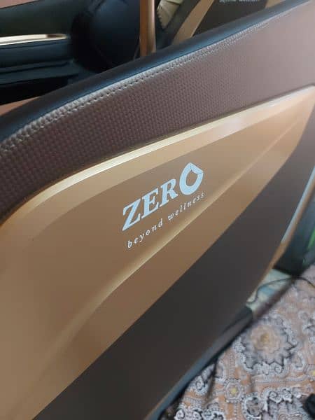 Zero-Gravity Massage Chair**Zero-Gravity **Zero-Gravity Body Chair 12