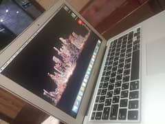 Apple MacBook Air -SUPER Excellent Running Condition - "Looks as new"