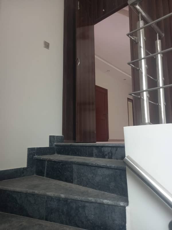 Kanal Reasonable Price Upper Portion For rent in dha phase 3 4