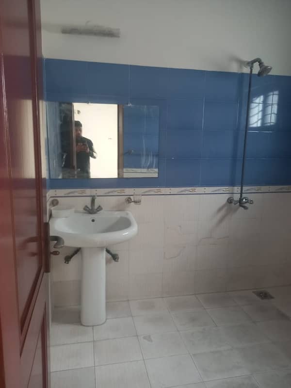 Kanal Reasonable Price Upper Portion For rent in dha phase 3 11