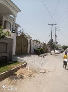 Canal Road Society Near Beacon House School Faisalabad 20 Marla Double Storey House For Rent