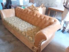 Comfortable Sofa - Perfect for Living Room, Great Value!"