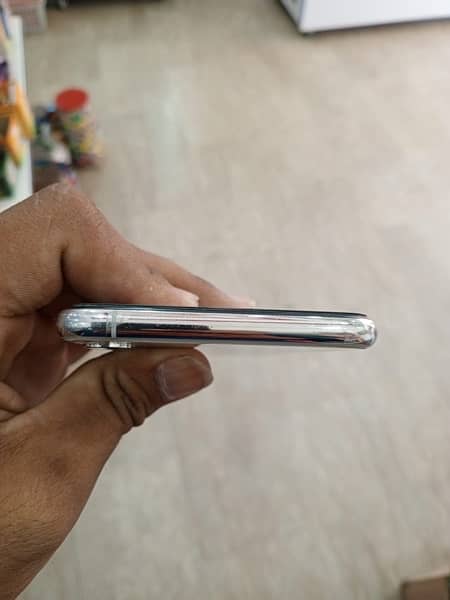 IPHONE XS max 64 GB 03261338684 whatsapp only 3