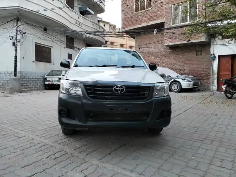 Hilux Vigo 4x2 Model 2015 0