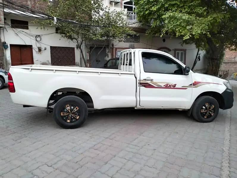 Hilux Vigo 4x2 Model 2015 3