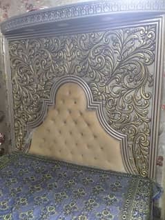 Bed set Full Shahi furniture Heavy weight Sell like new