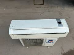 split Gree AC 1.5 Ton, Non Inverter, Good Condition, installed at Home