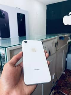 i phone XR 64 fuctory unlock e Sim working time 2month available