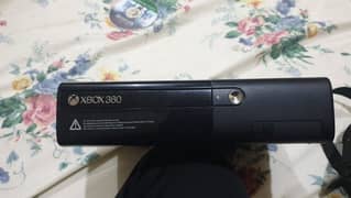 xbox 360 e-slim with controller