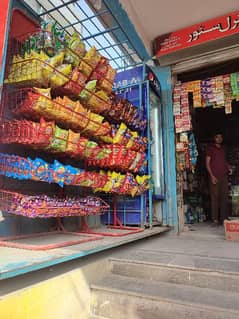 Ghauri Town Phase 4 M Kiryana Store Per Lakry Ki Zarort Ha