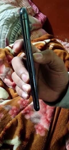 very good condition, iPhone 11 Pro for sale b health, 73 pta approved
