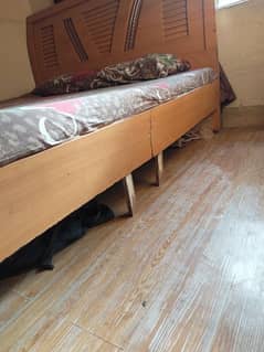 king size Bed good condition side ki patti crack h repair hogi