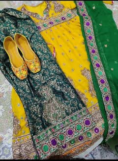 mehndi dress with khussa