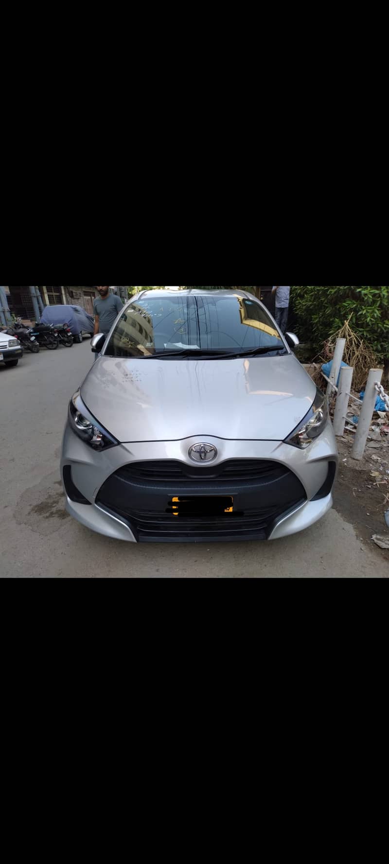 Toyota yaris 2021 model silver colour 0