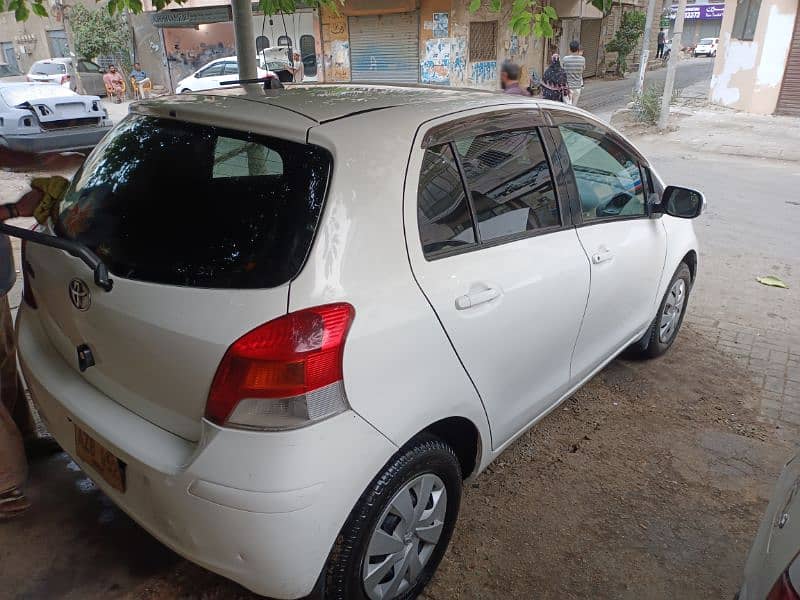 Toyota Vitz 1.0 2