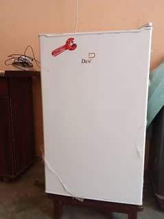 Dawlance room refrigerator model 9101R