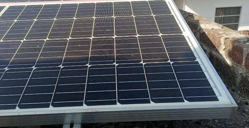 220 Watt Solar Plate with stand For Sale 1
