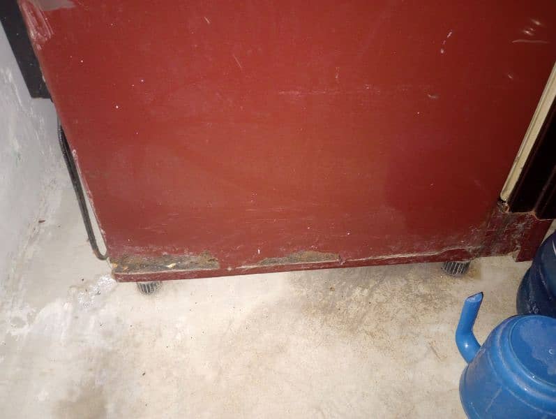I selling my fridge in good condition 5