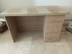 New condition office table urgent sale