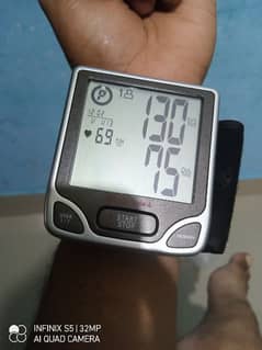 Wrist BP monitor