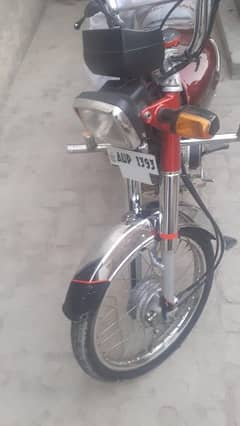 70Honda bike For salle Bilkul now He aik hath chli he All Ok All pnjab
