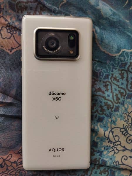 Sharp Aquos R6 0