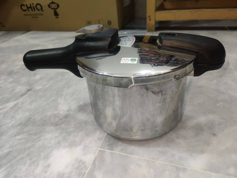 PRESSURE COOKER STAINLESS STEEL 6LTR IMPORTED 1