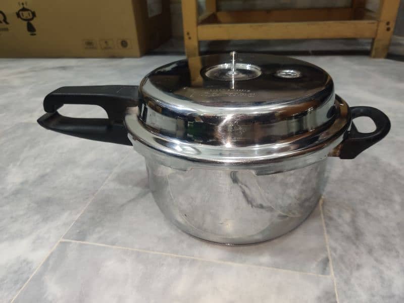 PRESSURE COOKER STAINLESS STEEL 6LTR IMPORTED 2