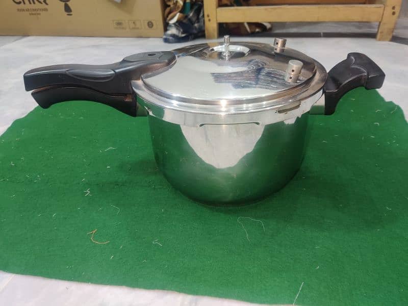 PRESSURE COOKER STAINLESS STEEL 6LTR IMPORTED 5