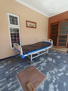 BRAND NEW Medical bed (Manual)