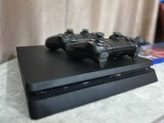 Ps4 slim 1 tb with 2 controllers and box