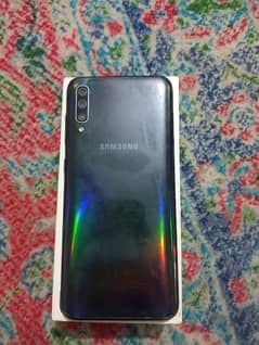 I'm selling my smart phone A70 Samsung