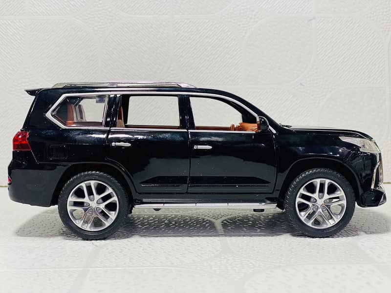 Luxury Defined: Diecast Lexus LX570 4x4 Model Car - Premium Quality! 7